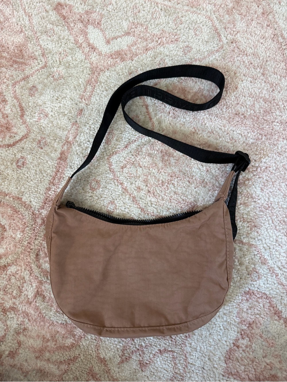 BAGGU Nylon Crescent Bag in Cocoa